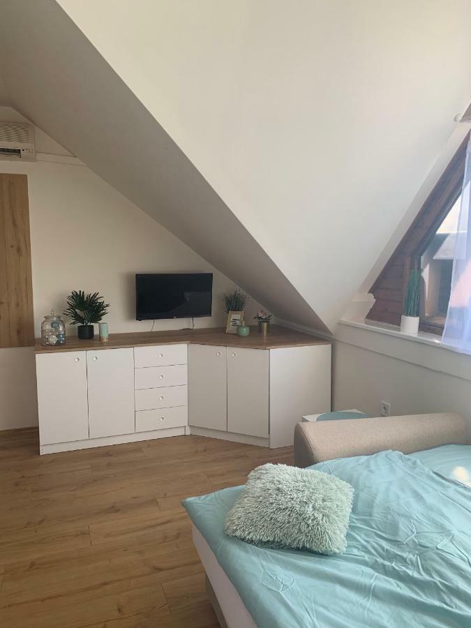 Appartamento Gem In Gyor - Free Parking Esterno foto